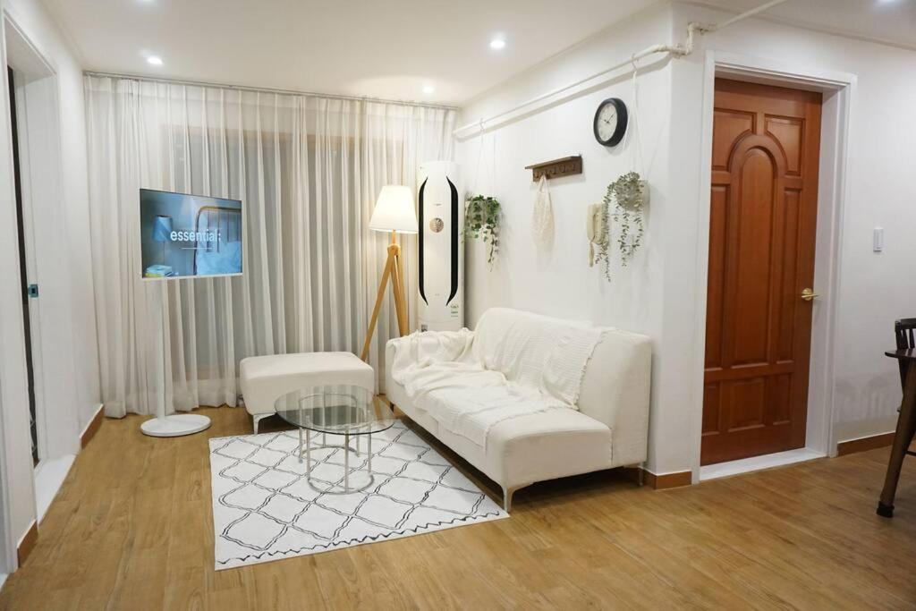 Ou House *
